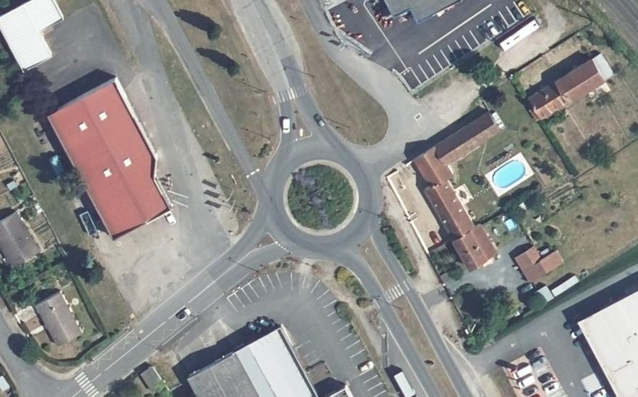 Vue aérienne du Rond-point anonyme n°4861656