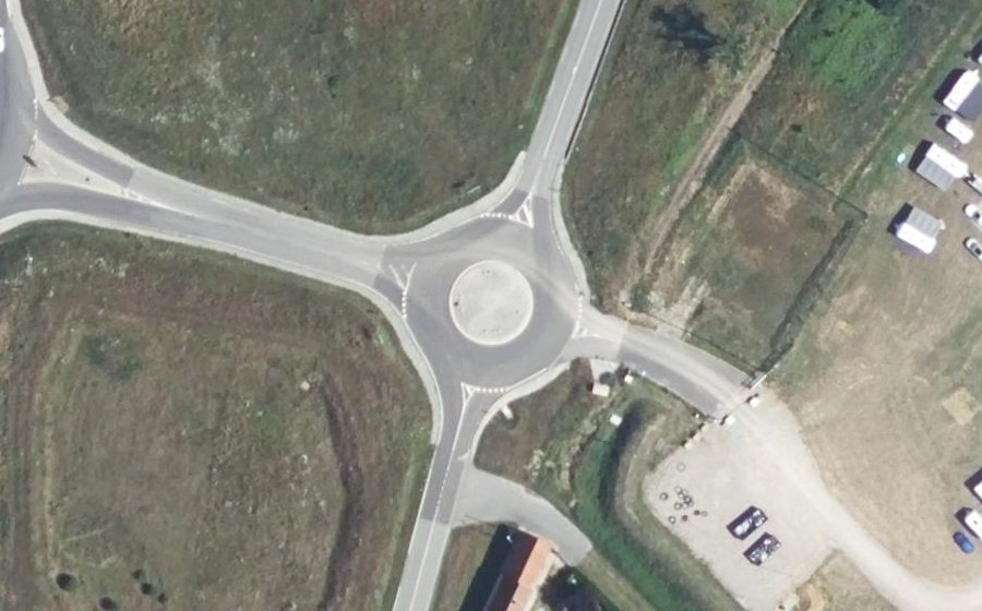 Vue aérienne du Rond-point anonyme n°486353267