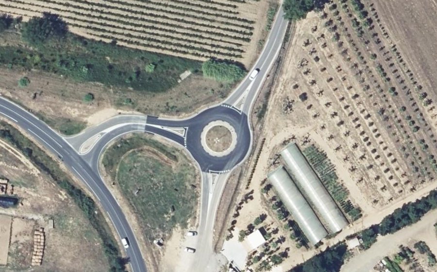 Vue aérienne du Rond-point anonyme n°486426915