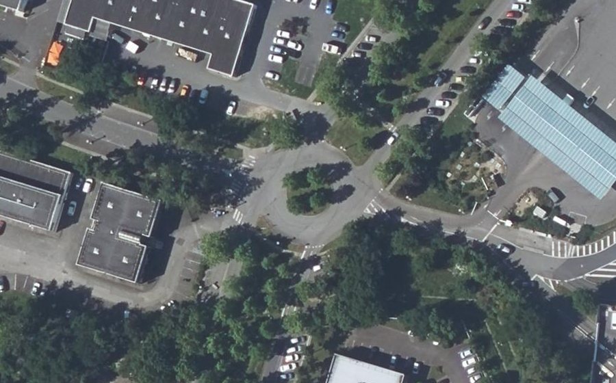 Vue aérienne du Rond-point anonyme n°48643309