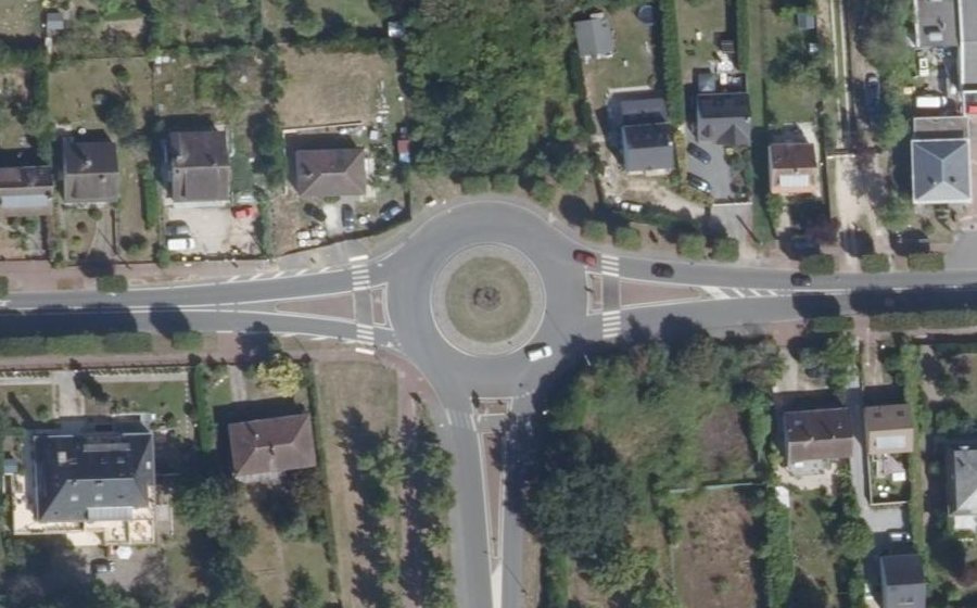 Vue aérienne du Rond-point anonyme n°48646315