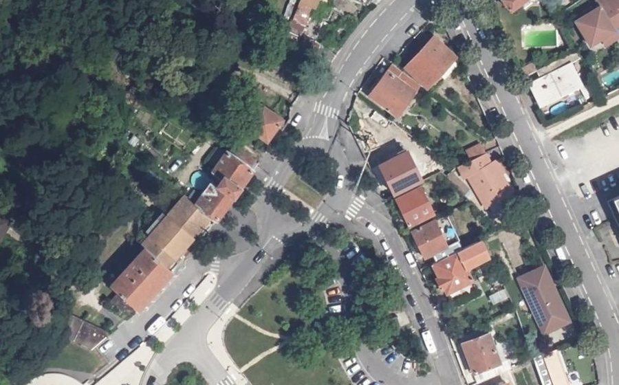 Vue aérienne du Rond-point anonyme n°48652218
