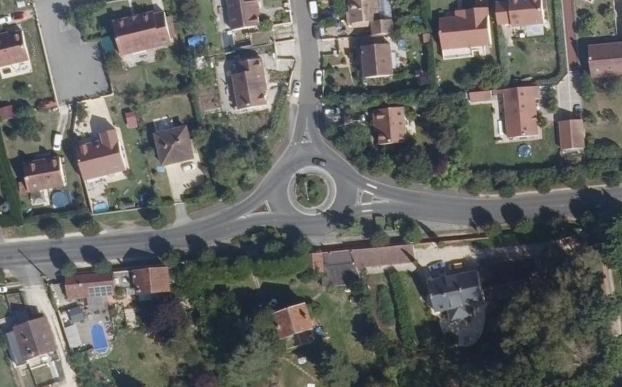 Vue aérienne du Rond-point anonyme n°48652502