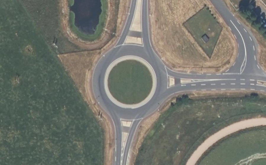 Vue aérienne du Rond-point anonyme n°486535027