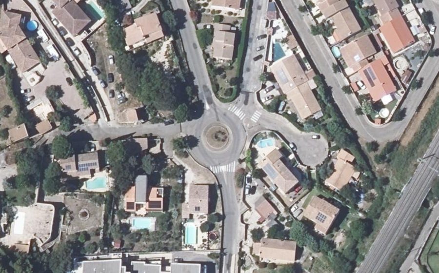 Vue aérienne du Rond-point anonyme n°48654204