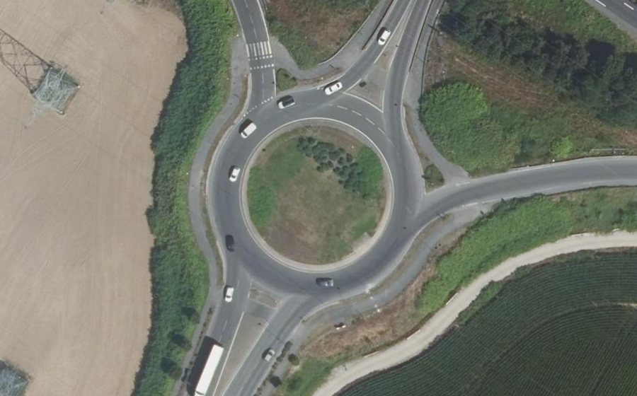 Vue aérienne du Rond-point anonyme n°48659281