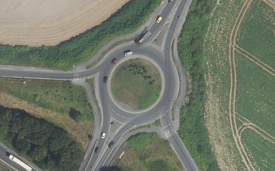 Vue aérienne du Rond-point anonyme n°48659293