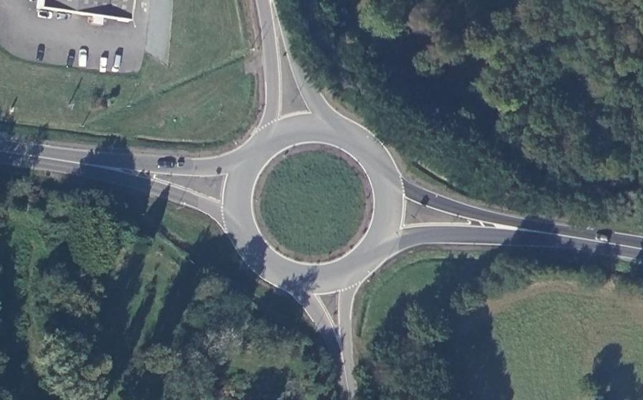 Vue aérienne du Rond-point anonyme n°486657024