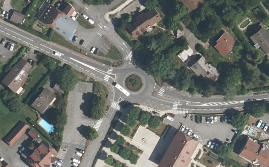 Vue aérienne du Rond-point anonyme n°4867956