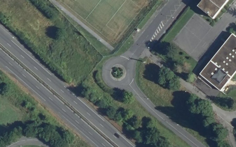 Vue aérienne du Rond-point anonyme n°48679603