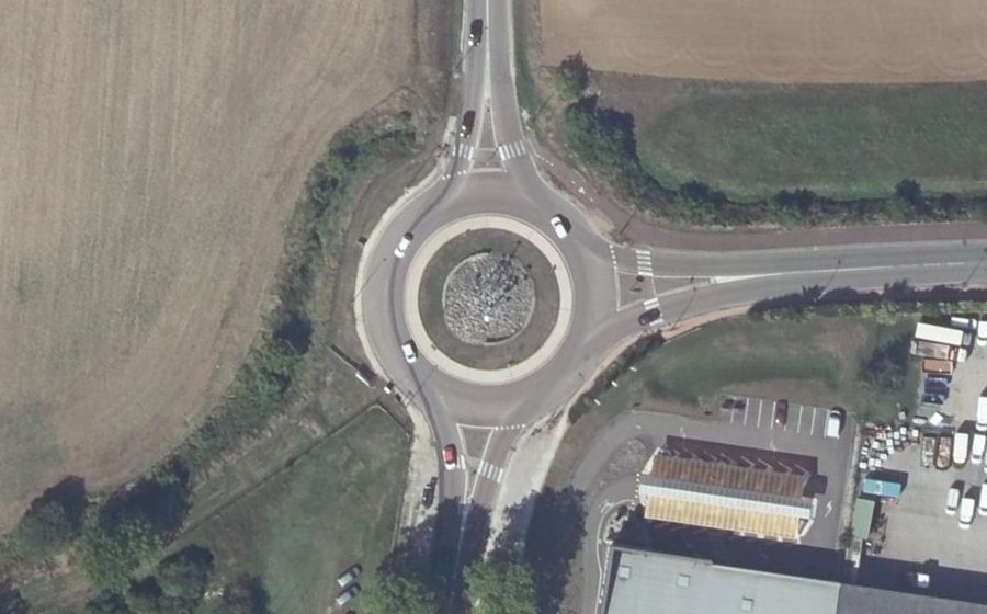 Vue aérienne du Rond-point anonyme n°4868574