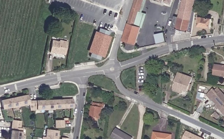Vue aérienne du Rond-point anonyme n°486966854