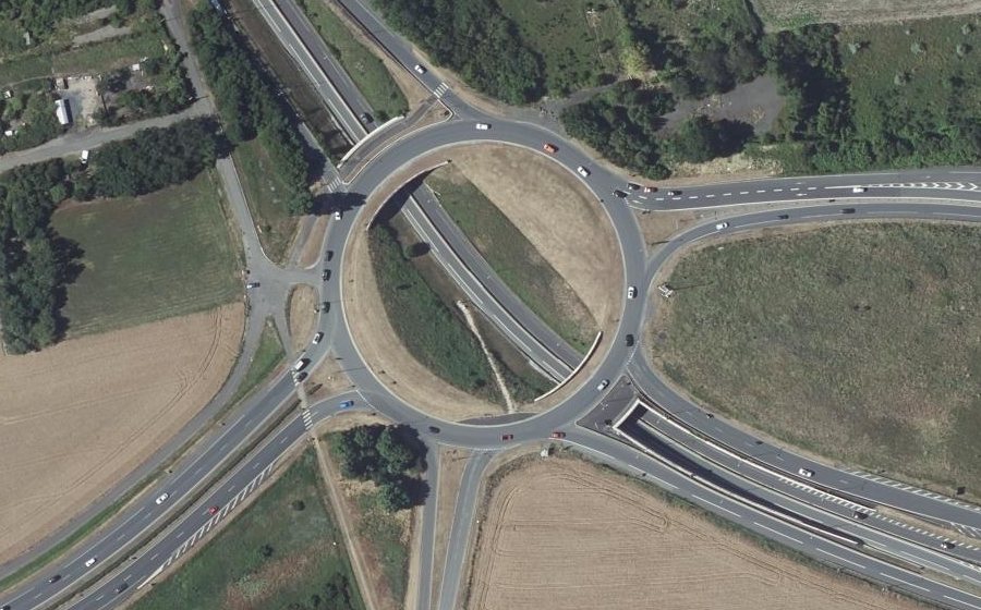 Vue aérienne du Rond-point anonyme n°4869873