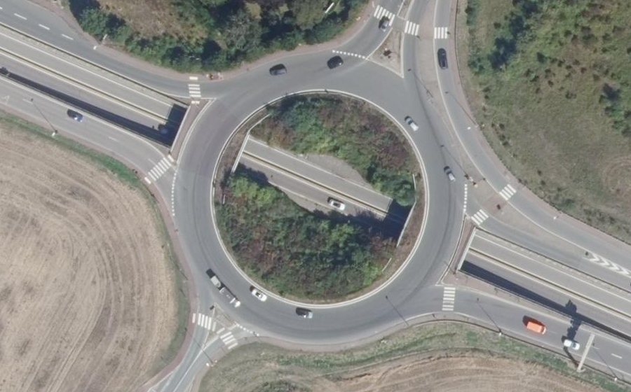 Vue aérienne du Rond-point anonyme n°487014455