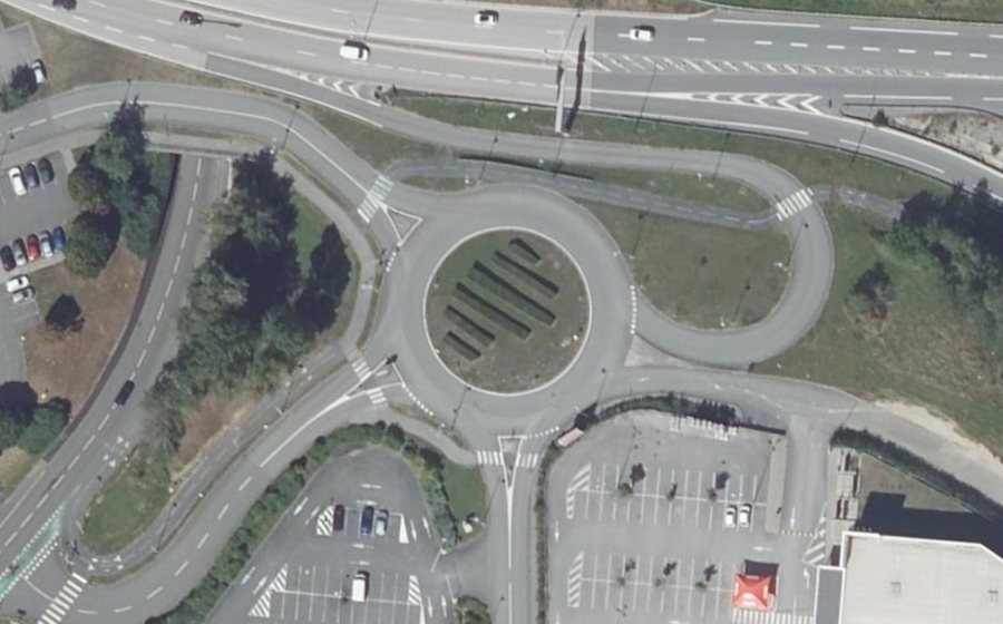 Vue aérienne du Rond-point anonyme n°48702718