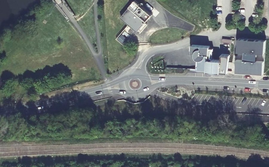 Vue aérienne du Rond-point anonyme n°48703867