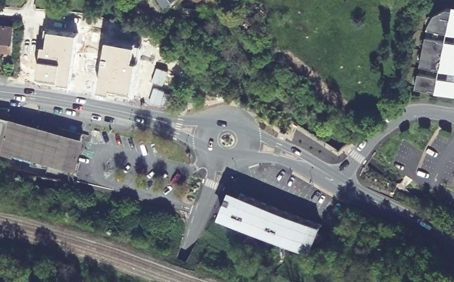 Vue aérienne du Rond-point anonyme n°48703868