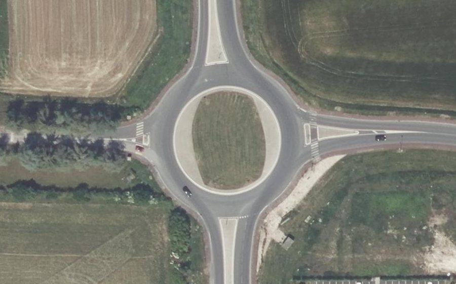 Vue aérienne du Rond-point anonyme n°487138349