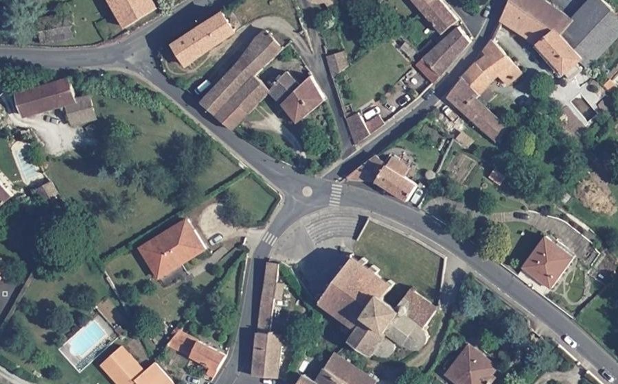 Vue aérienne du Rond-point anonyme n°48719802