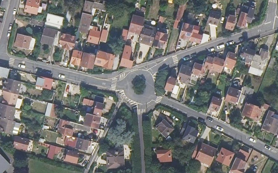 Vue aérienne du Rond-point anonyme n°48720507