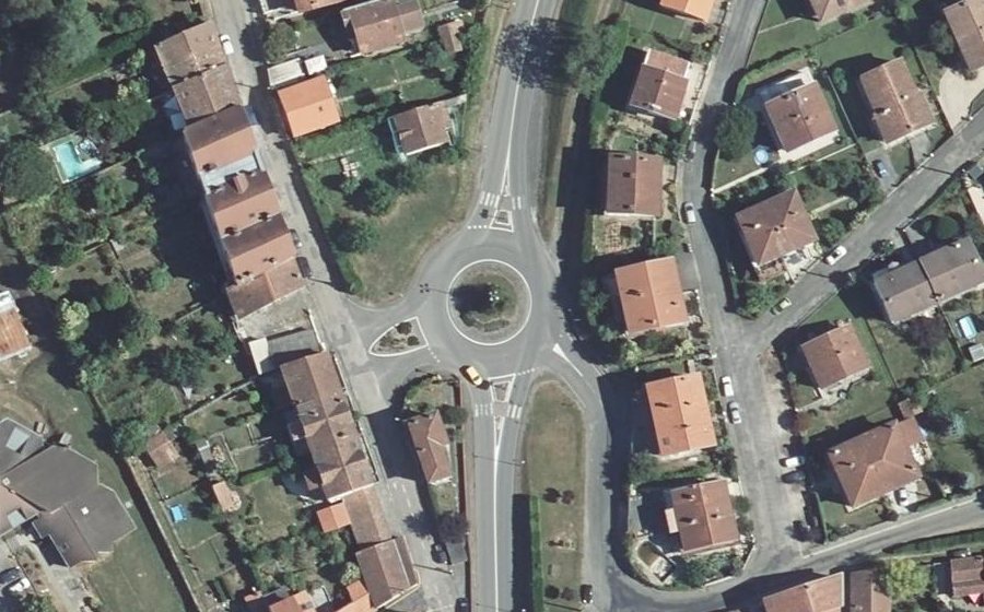 Vue aérienne du Rond-point anonyme n°48734912
