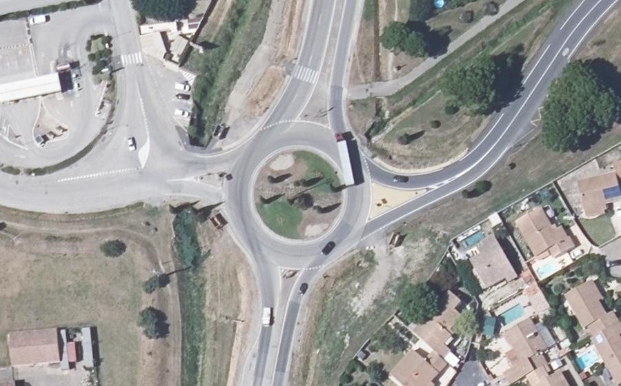 Vue aérienne du Rond-point anonyme n°48760582