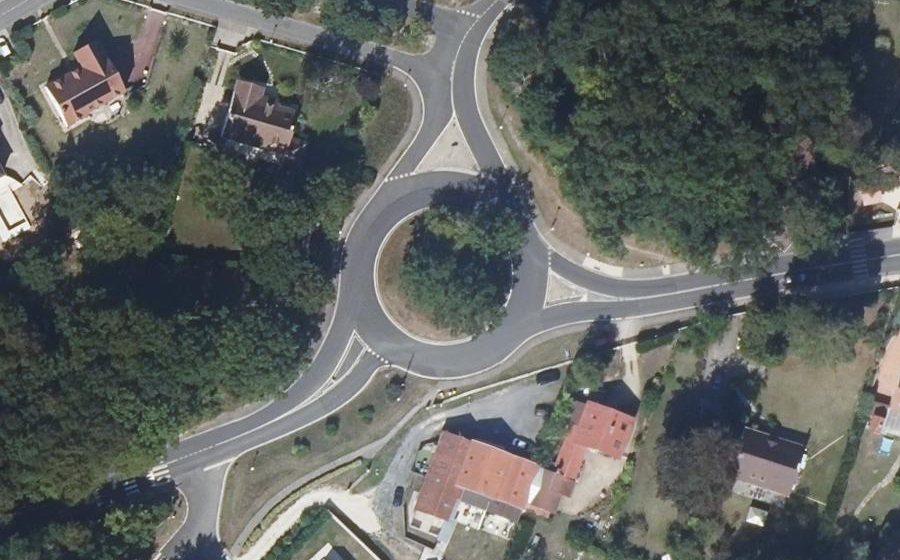 Vue aérienne du Rond-point anonyme n°48761883
