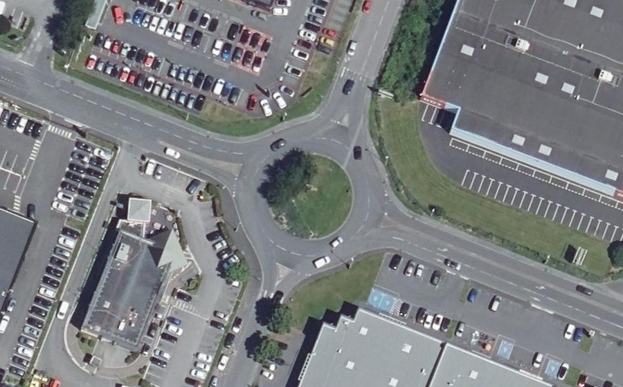Vue aérienne du Rond-point anonyme n°48765576