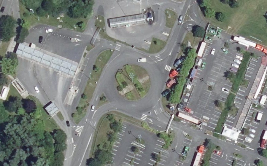 Vue aérienne du Rond-point anonyme n°48765881