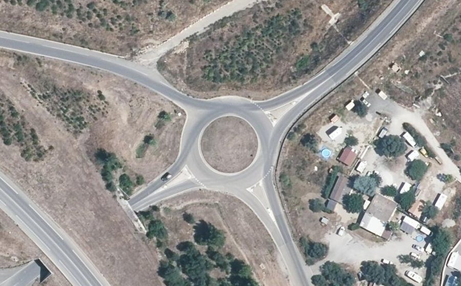 Vue aérienne du Rond-point anonyme n°487684343