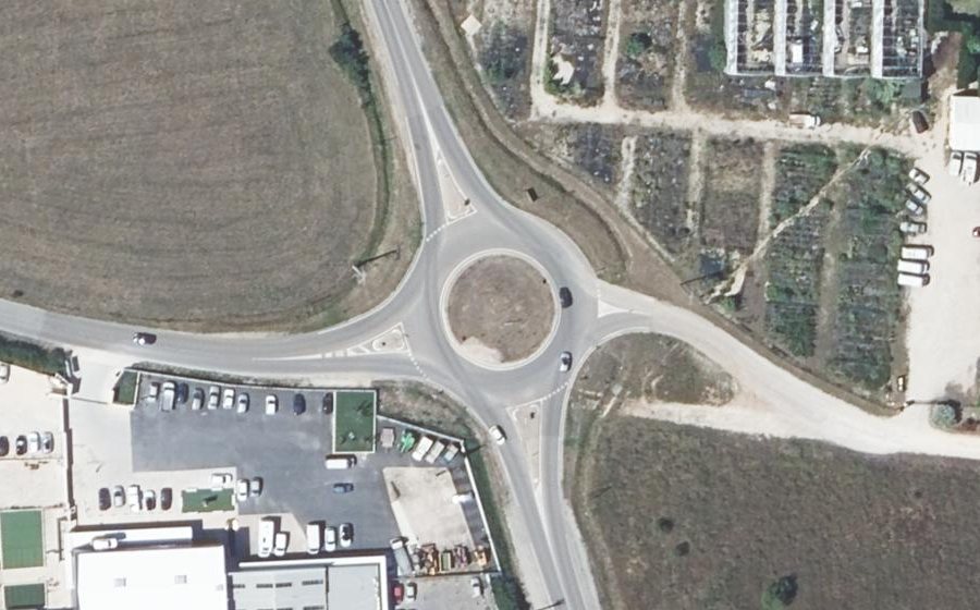 Vue aérienne du Rond-point anonyme n°487704113