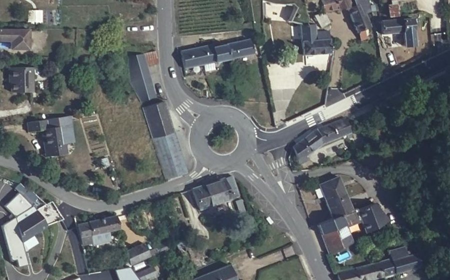 Vue aérienne du Rond-point anonyme n°48770563