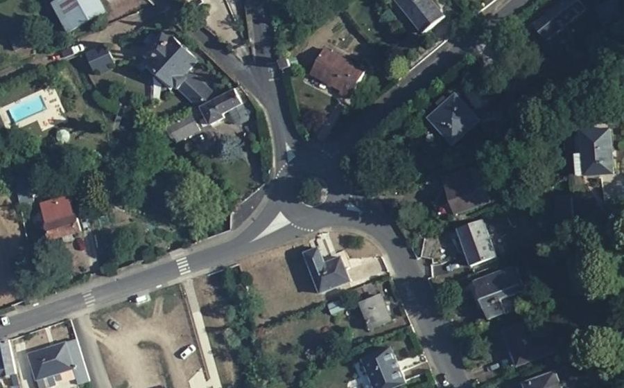 Vue aérienne du Rond-point anonyme n°48776110