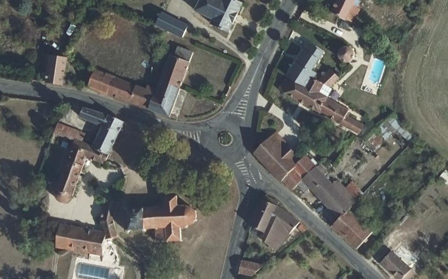 Vue aérienne du Rond-point anonyme n°487779123