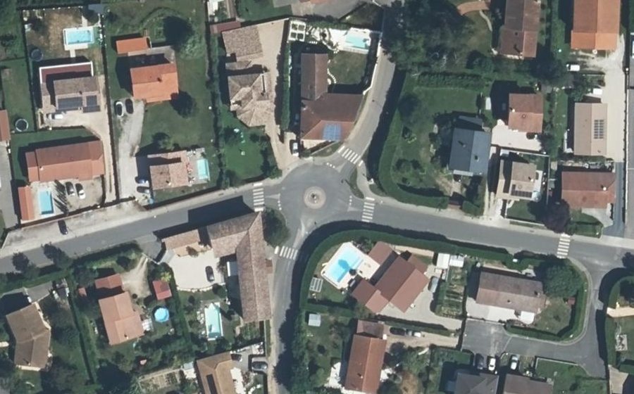 Vue aérienne du Rond-point anonyme n°487927359