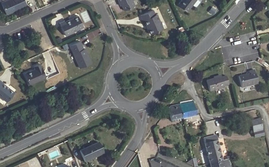 Vue aérienne du Rond-point anonyme n°48797020