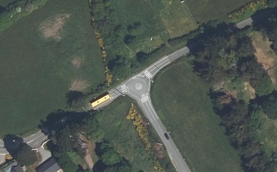 Vue aérienne du Rond-point anonyme n°487992654