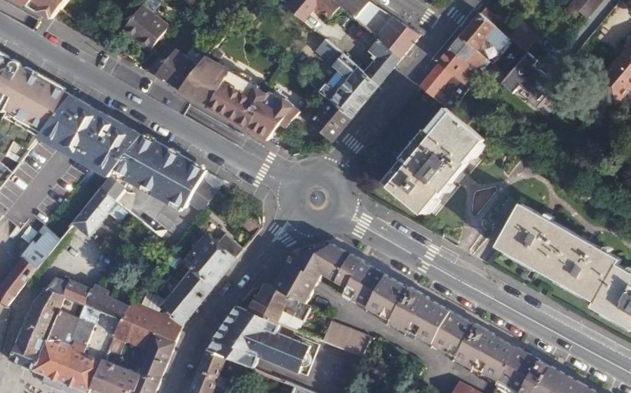 Vue aérienne du Rond-point anonyme n°488027576