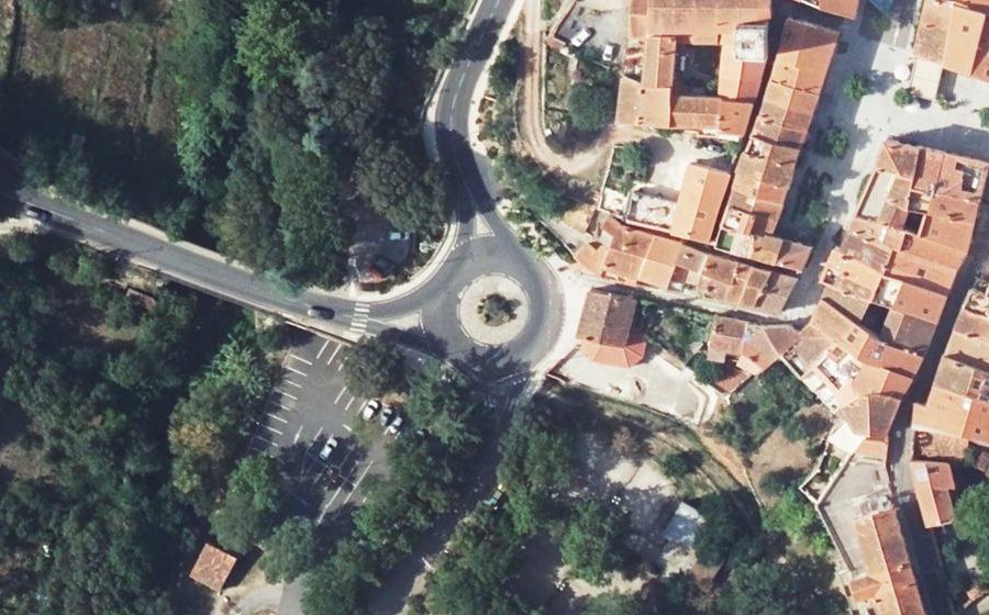 Vue aérienne du Rond-point anonyme n°48807753