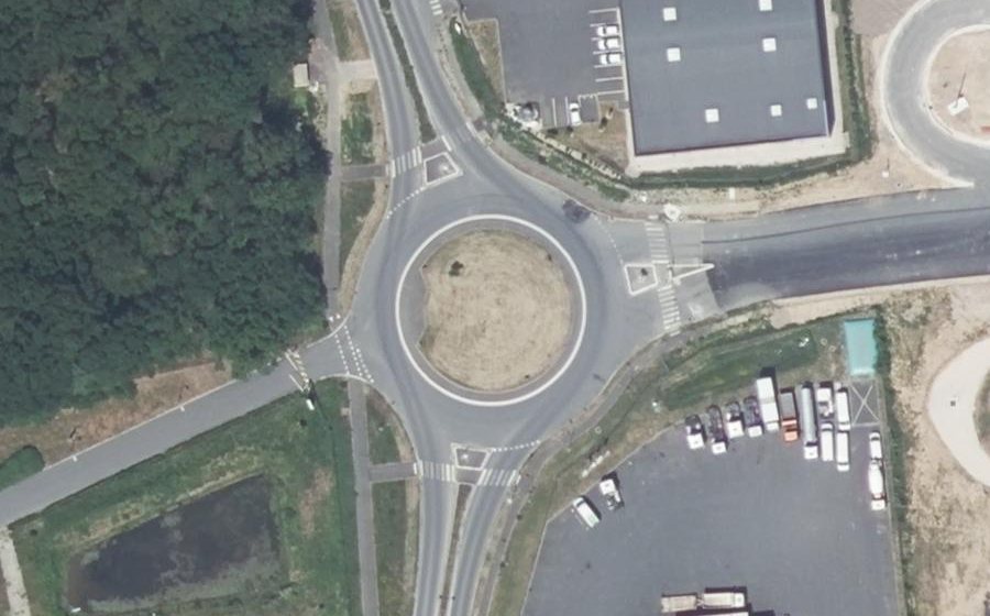 Vue aérienne du Rond-point anonyme n°488102806