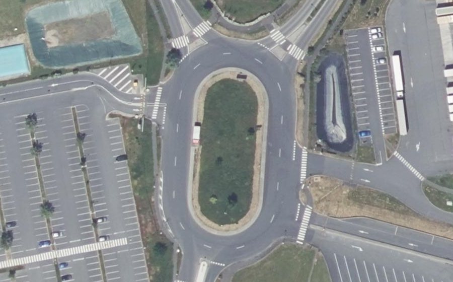 Vue aérienne du Rond-point anonyme n°488102812