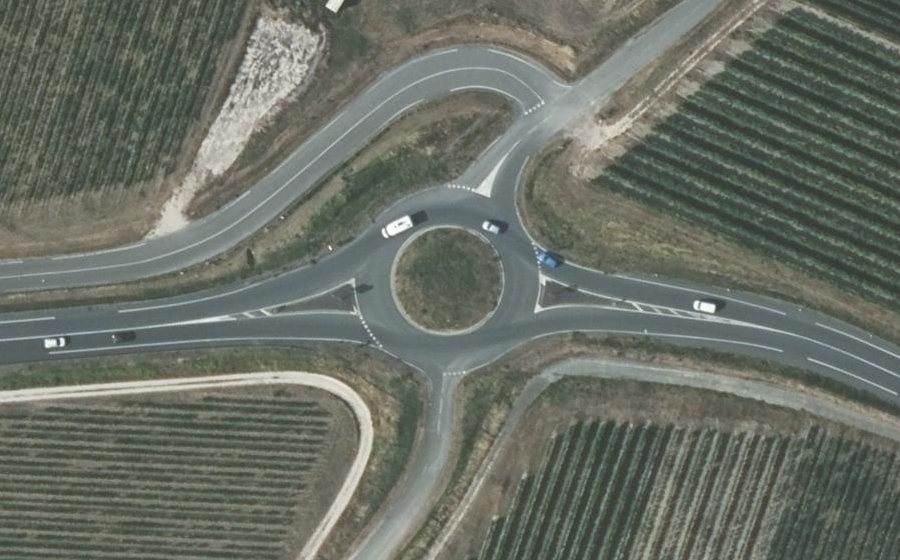 Vue aérienne du Rond-point anonyme n°48811552