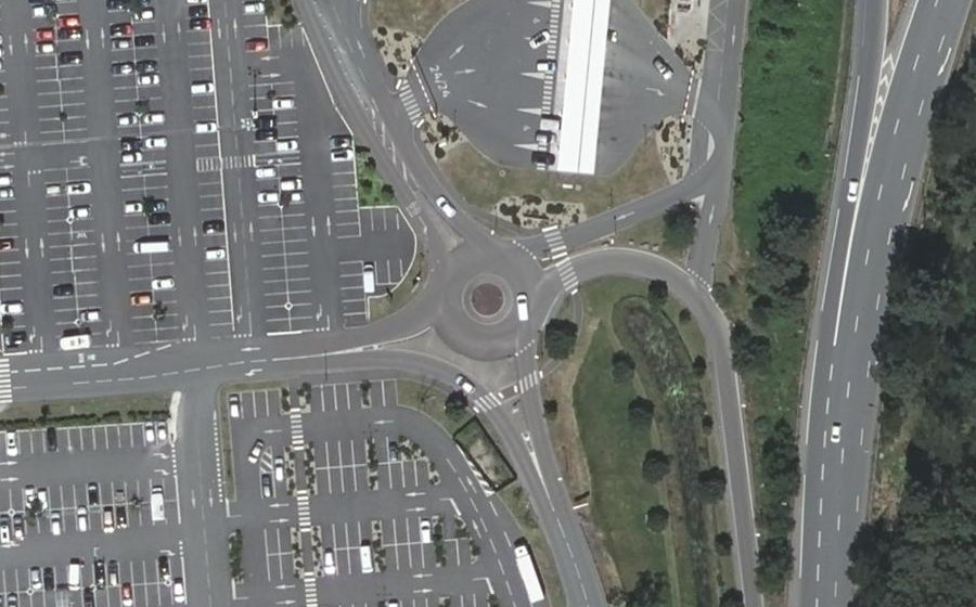 Vue aérienne du Rond-point anonyme n°488281570
