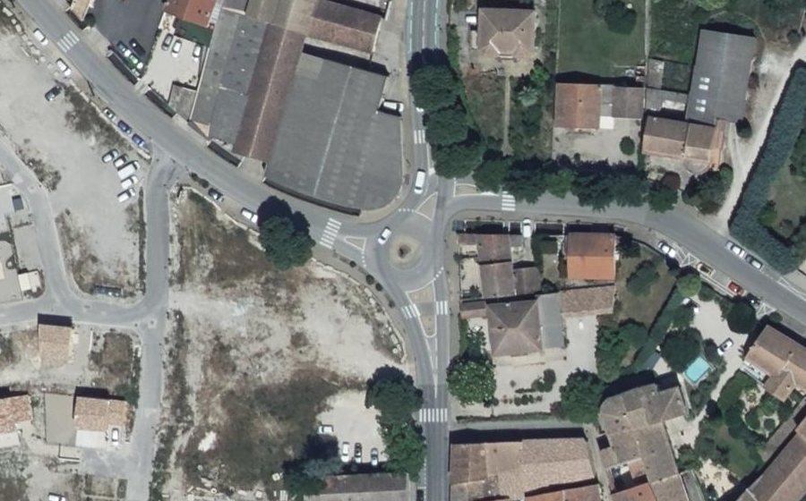 Vue aérienne du Rond-point anonyme n°48839077