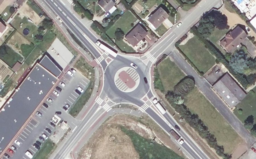 Vue aérienne du Rond-point anonyme n°488507304