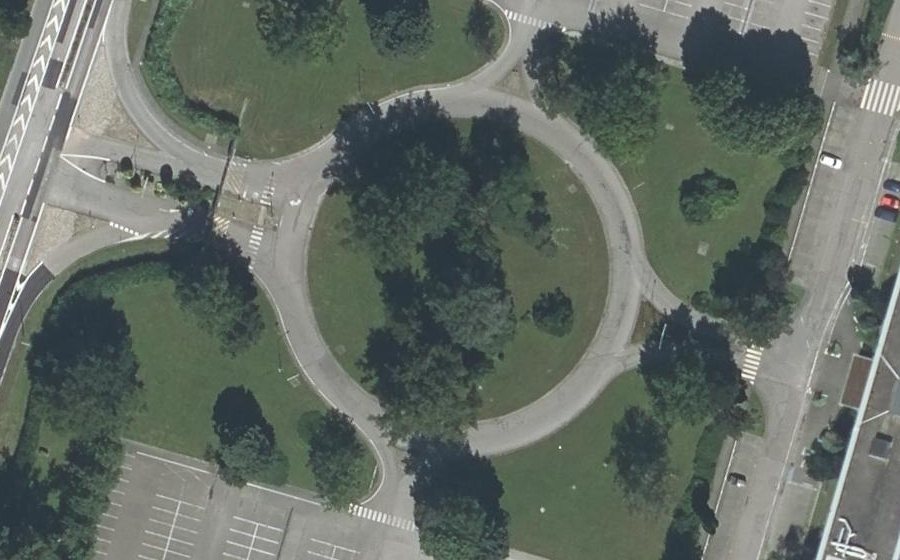 Vue aérienne du Rond-point anonyme n°48865450