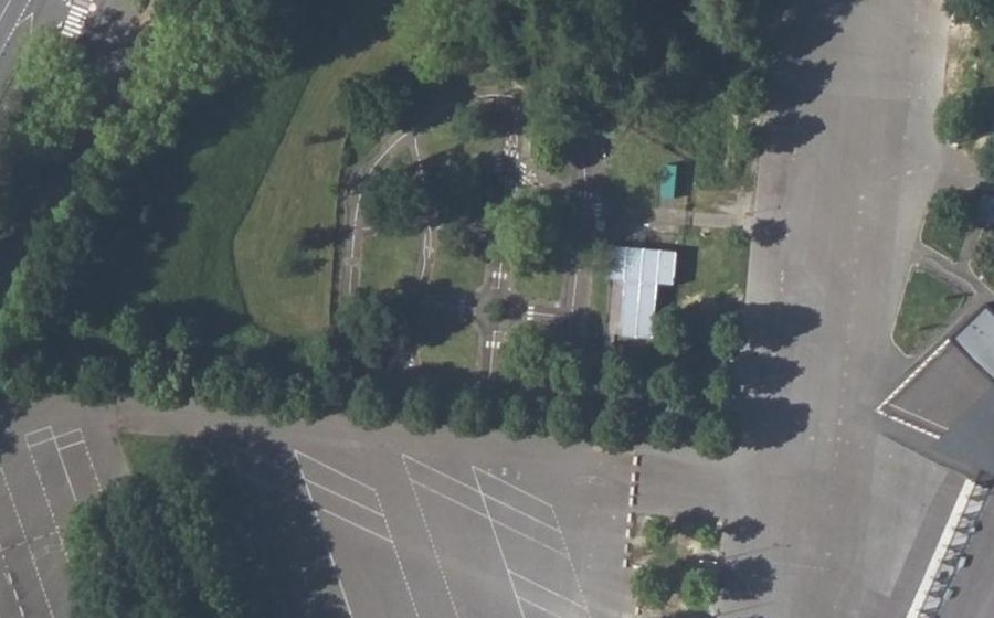 Vue aérienne du Rond-point anonyme n°488684951