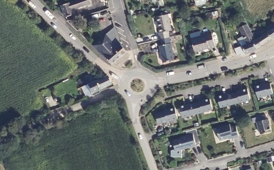 Vue aérienne du Rond-point anonyme n°48868519