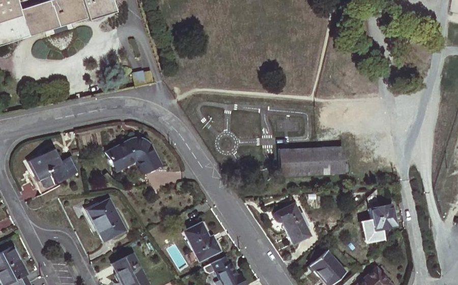 Vue aérienne du Rond-point anonyme n°488687287