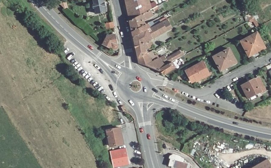 Vue aérienne du Rond-point anonyme n°48869493
